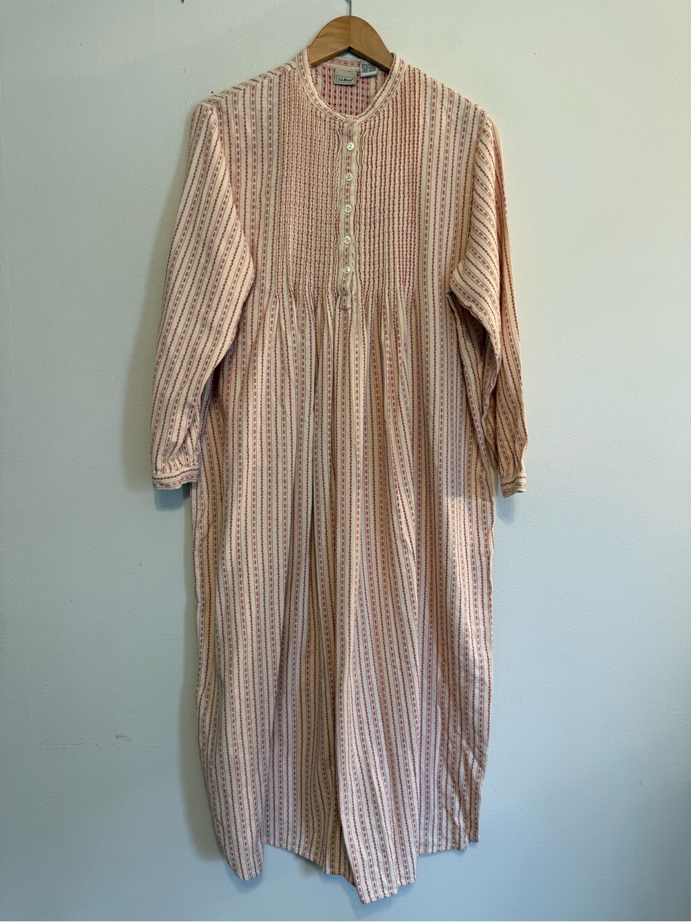 L.L. Bean Pintuck Dobby Nightgown Womens L Cream Red Granny Cottagecore Prairie - Picture 2 of 8